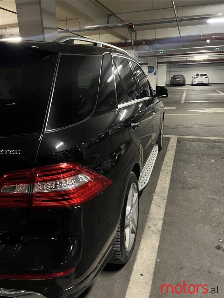 2012' Mercedes-Benz 350 photo #3