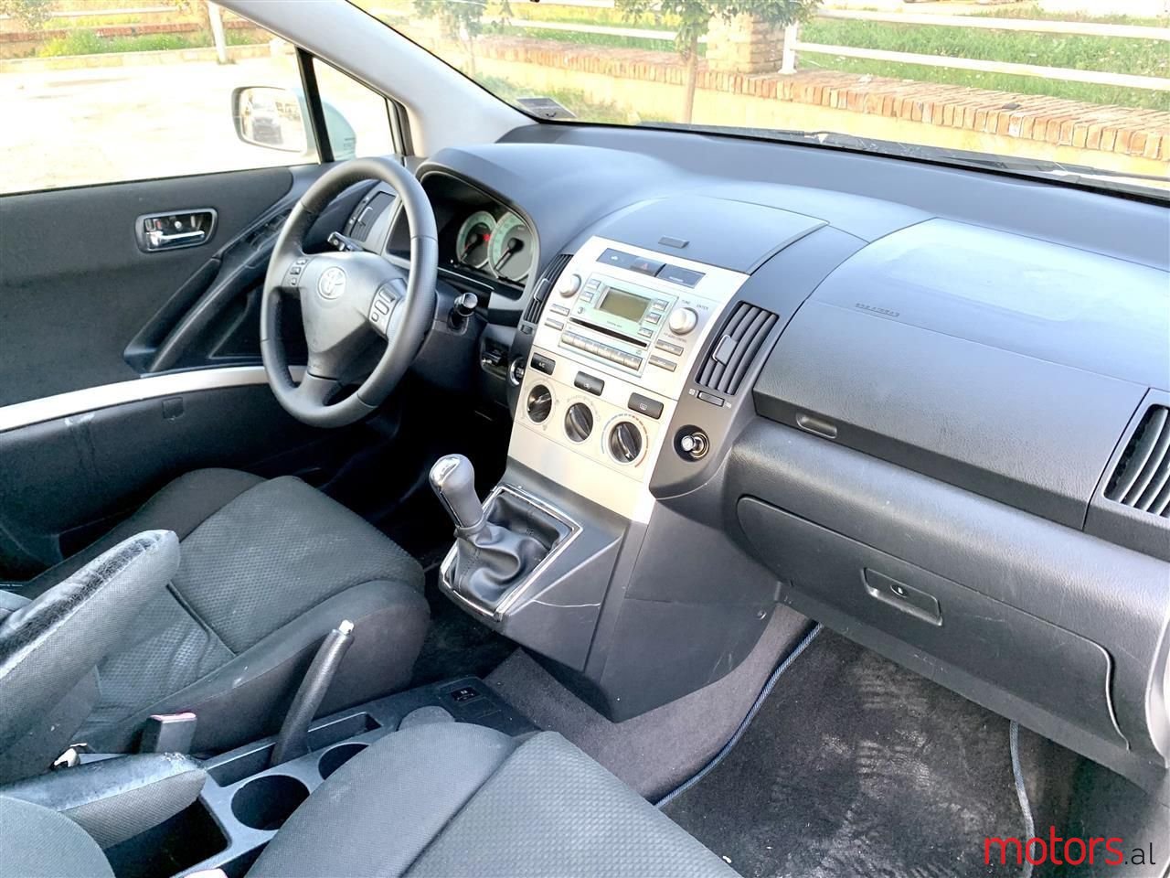 2007' Toyota Avensis Verso photo #3