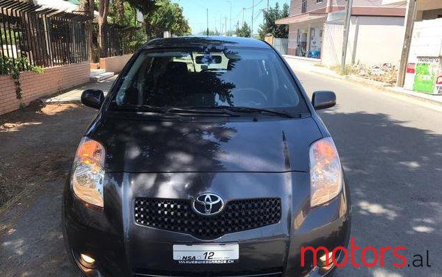 2008' Toyota Yaris photo #4