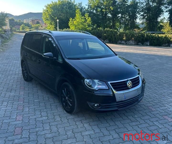 2010' Volkswagen Touran photo #5