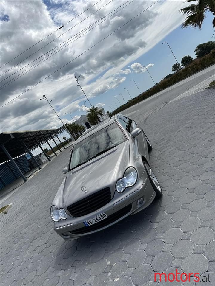 2006' Mercedes-Benz 220 photo #2