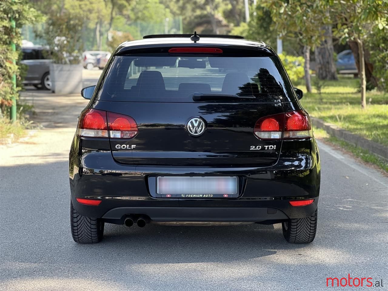 2009' Volkswagen Golf photo #2