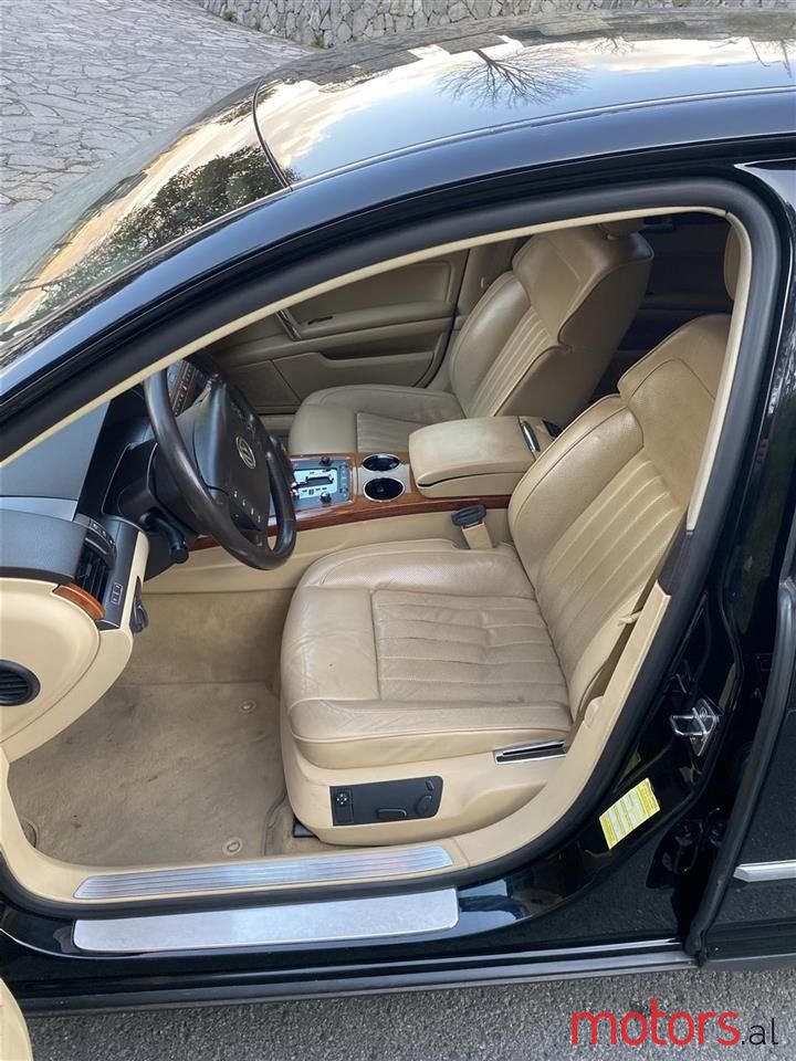 2005' Volkswagen Phaeton photo #6