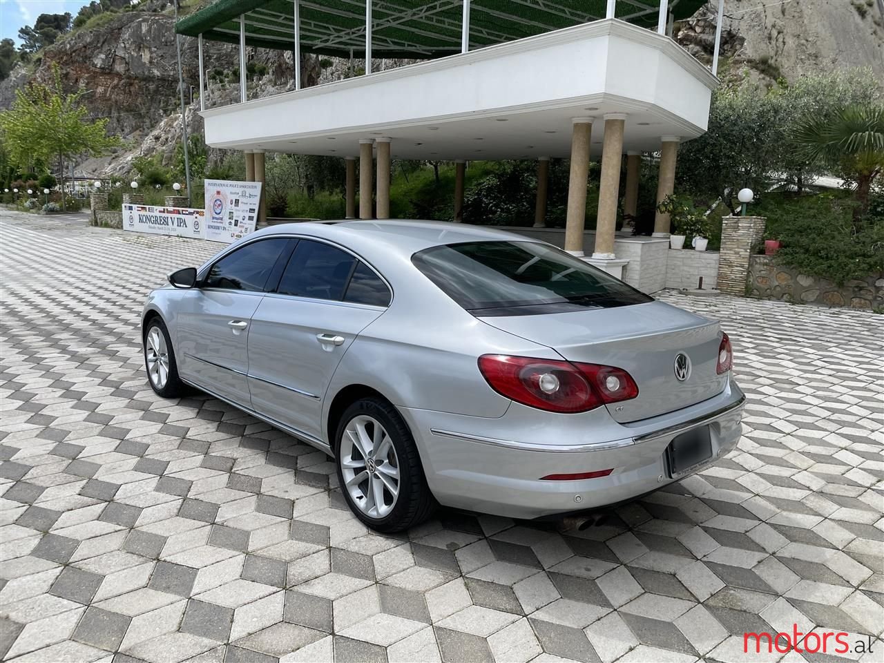 2010' Volkswagen Passat photo #5