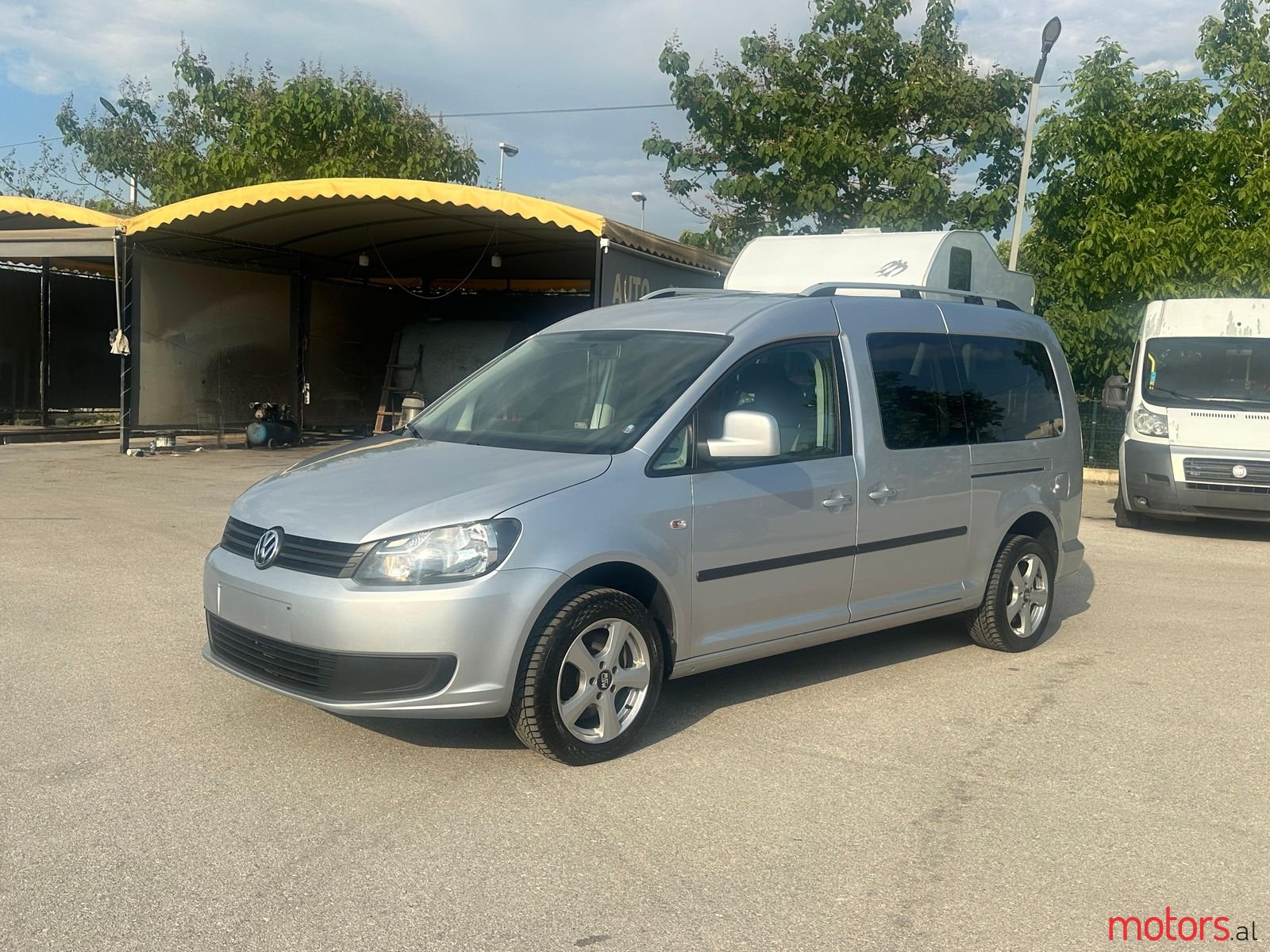 2011' Volkswagen Caddy photo #1