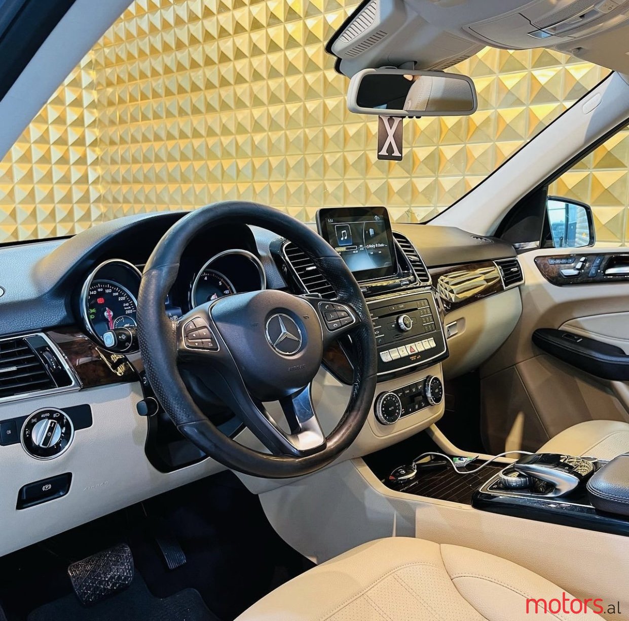2016' Mercedes-Benz G-Class GLE350D photo #2