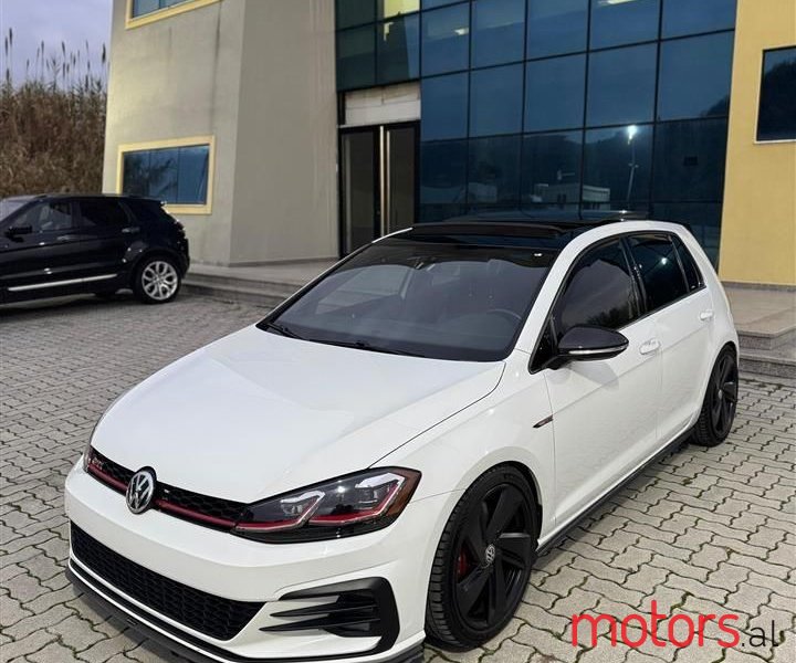 2019' Volkswagen Golf photo #1