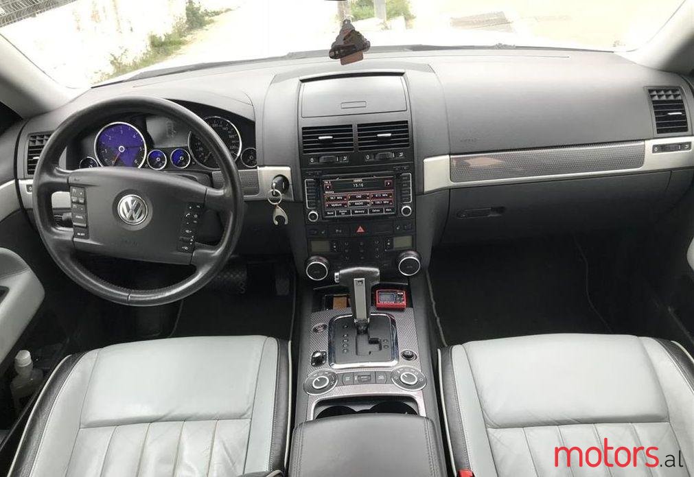 2008' Volkswagen Touareg photo #2