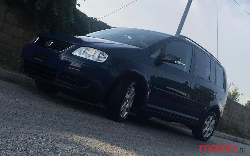 2006' Volkswagen Touran photo #1