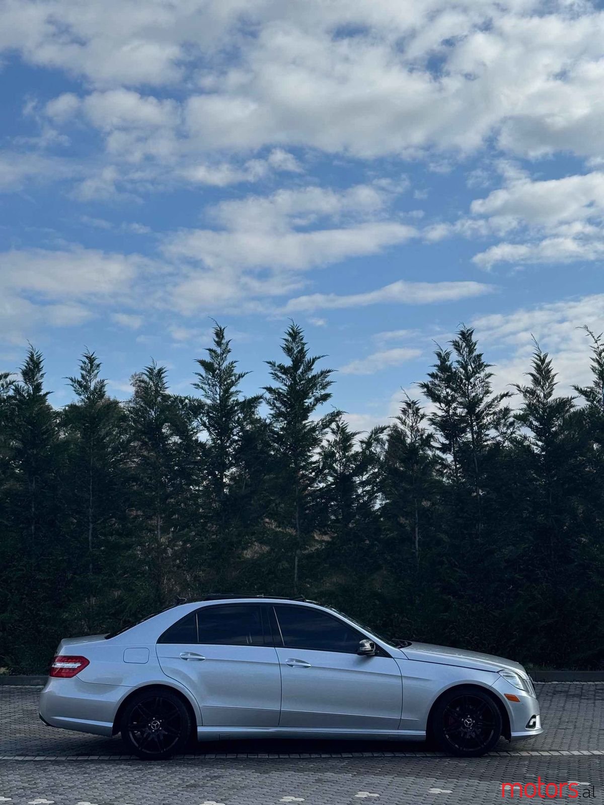 2011' Mercedes-Benz E 350 photo #3