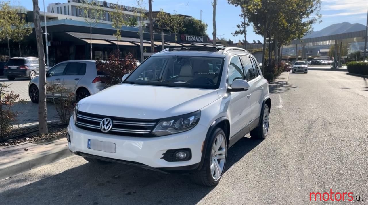 2012' Volkswagen Tiguan photo #2