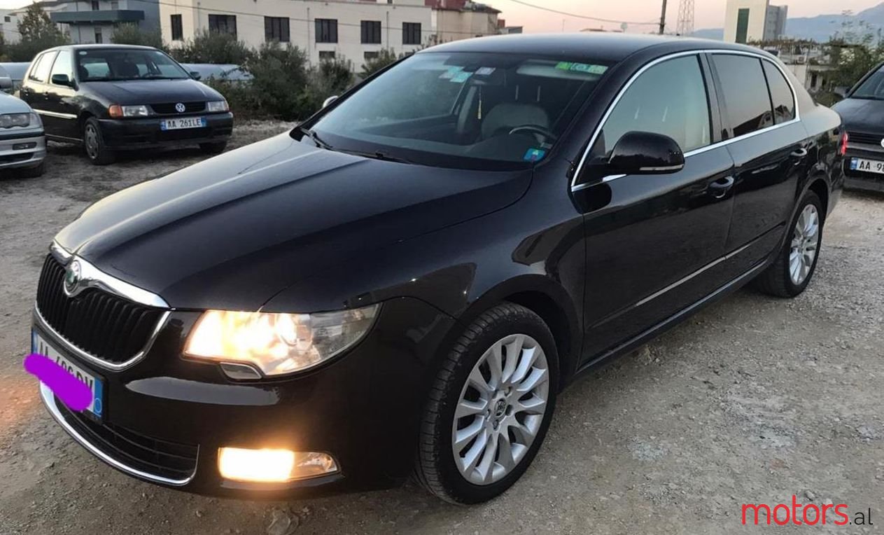 2012' Skoda Superb photo #1
