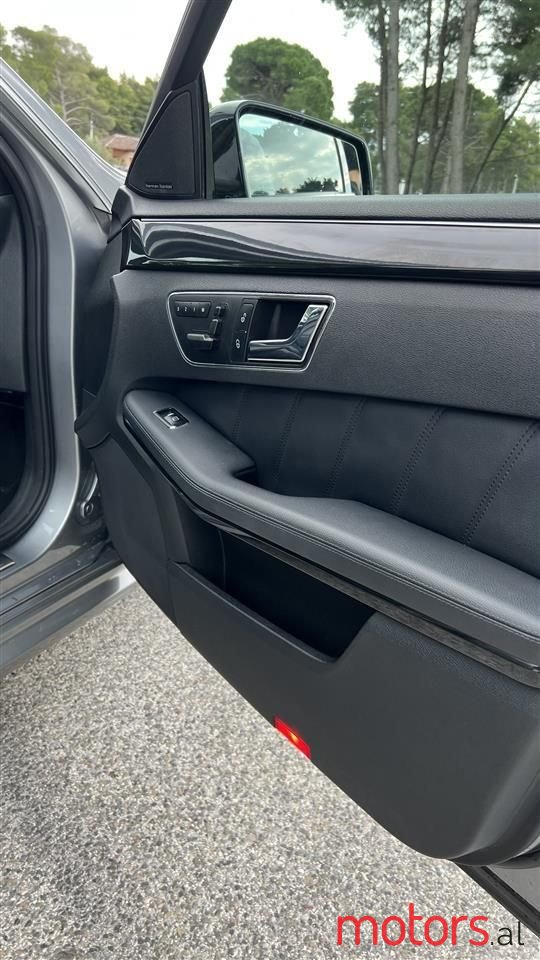 2010' Mercedes-Benz E 350 photo #3