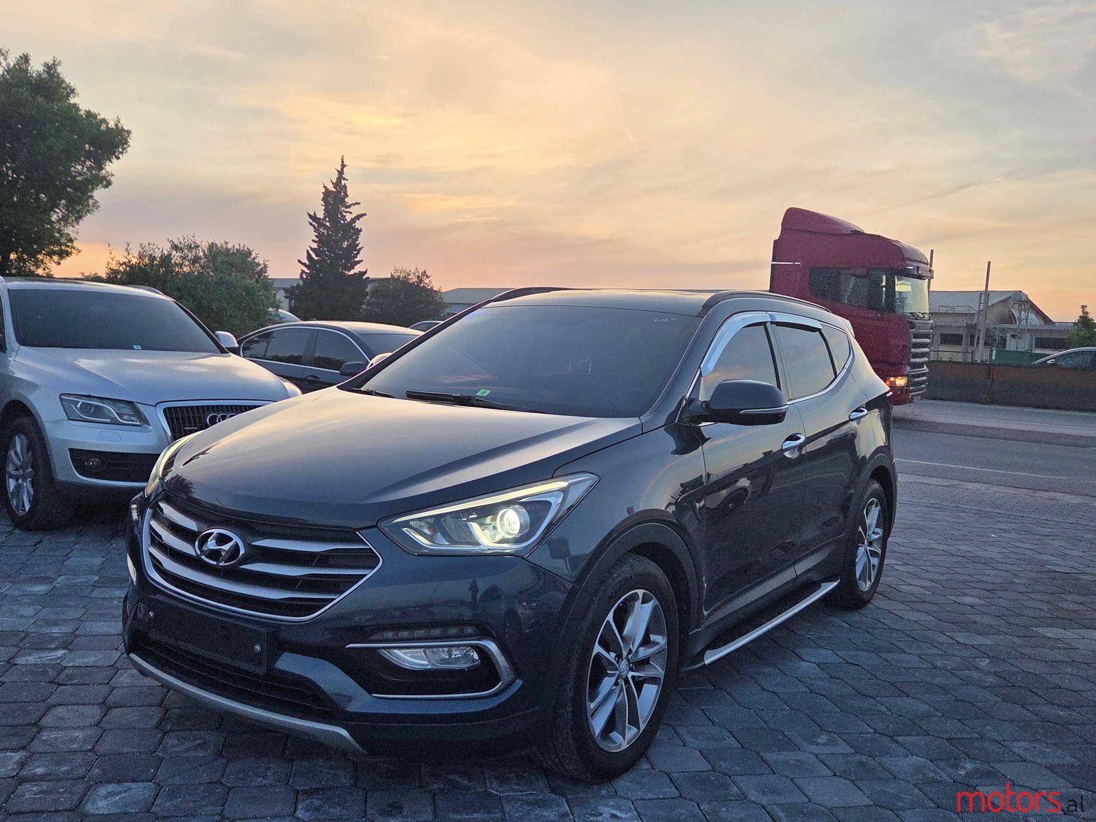 2016' Hyundai Santa Fe photo #2