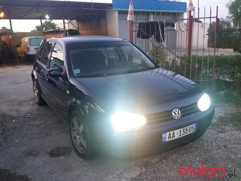 2002' Volkswagen Golf photo #2