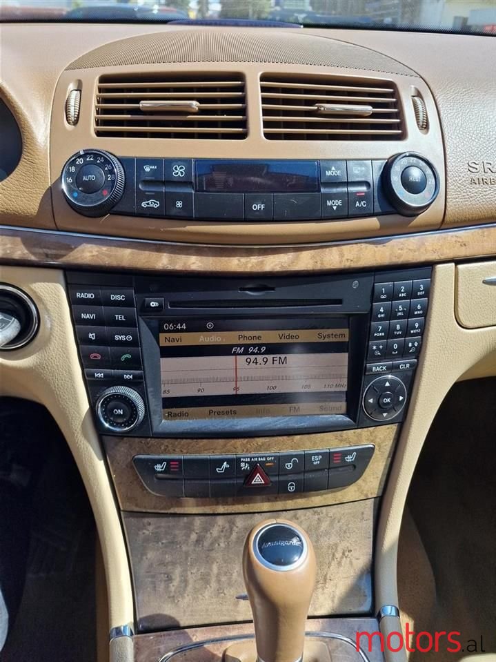 2009' Mercedes-Benz E 300 photo #2