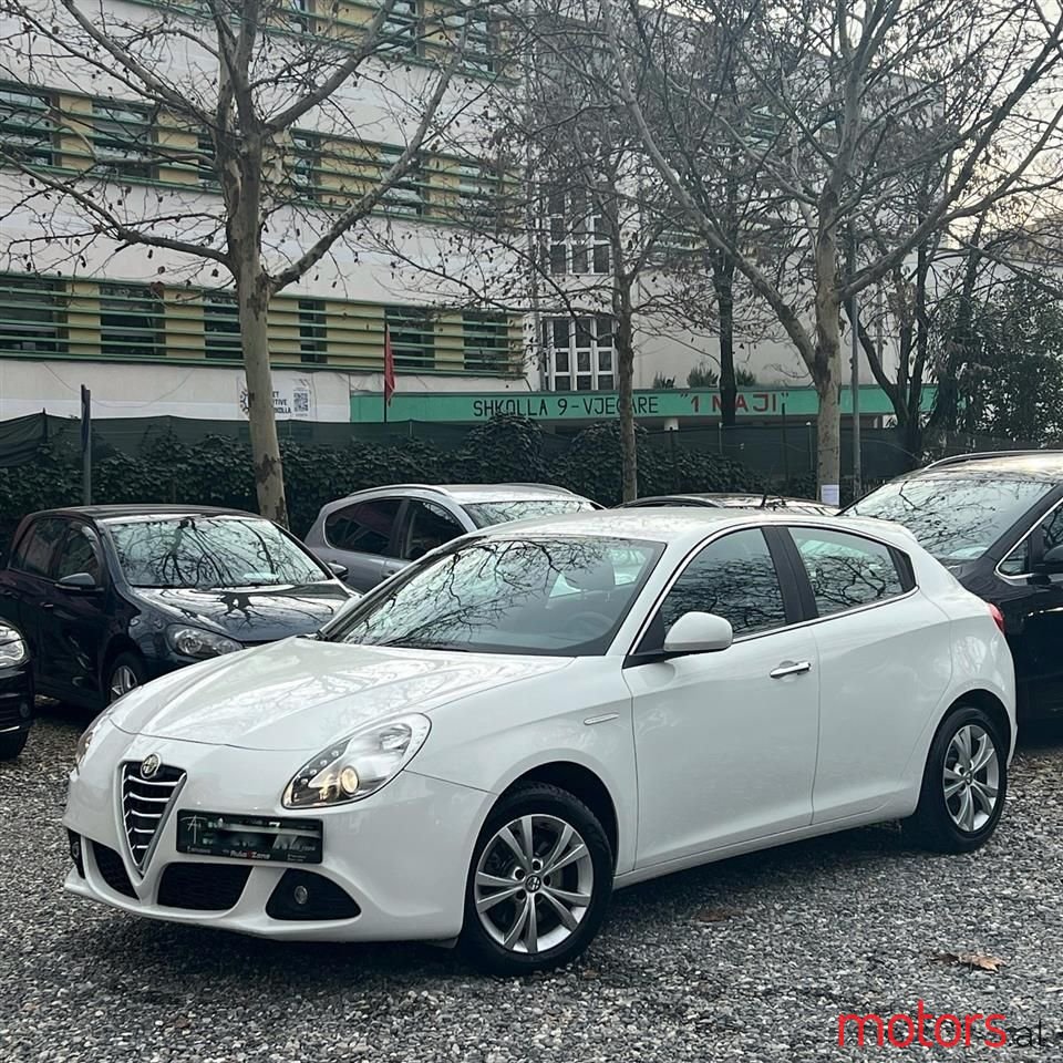 2013' Alfa Romeo Giulietta photo #1