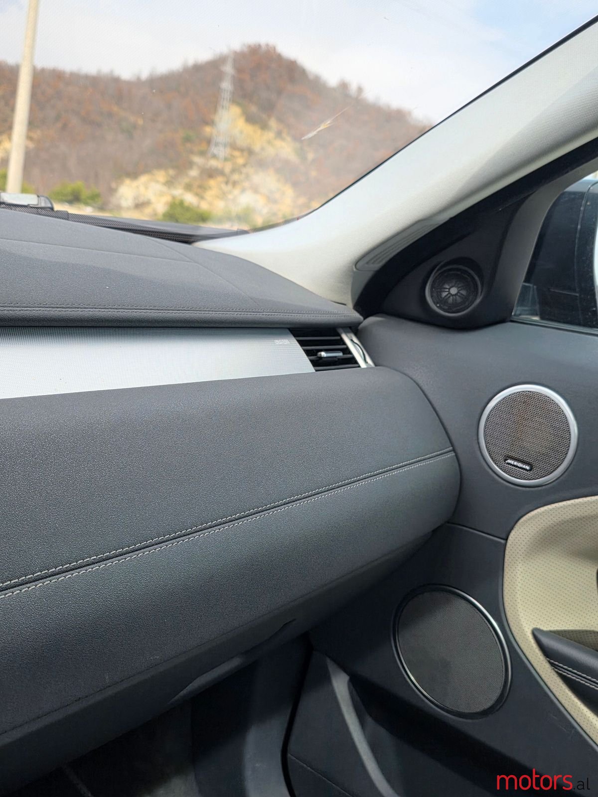 2013' Land Rover Range Rover Evoque photo #2