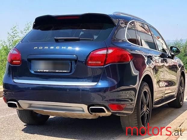 2011' Porsche Cayenne photo #3