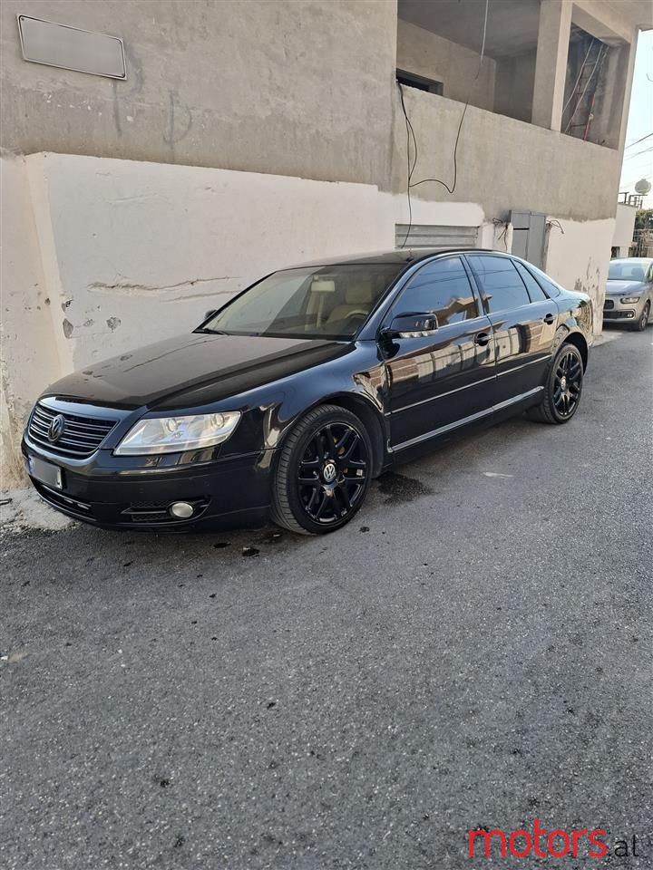 2005' Volkswagen Phaeton photo #2