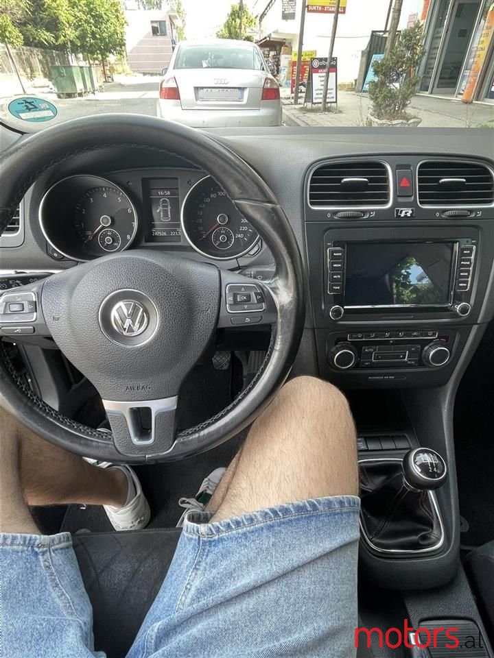 2010' Volkswagen Golf photo #2