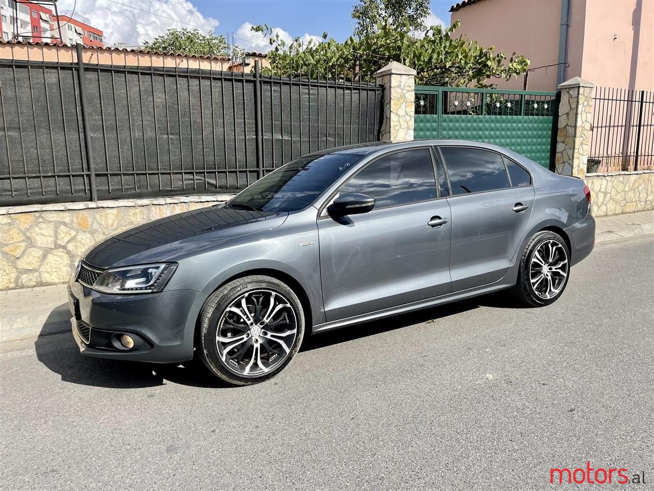 2012' Volkswagen Jetta photo #1