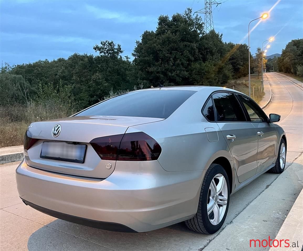 2013' Volkswagen Passat photo #5