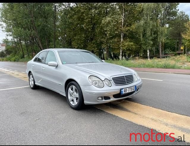 2004' Mercedes-Benz E 220 photo #1
