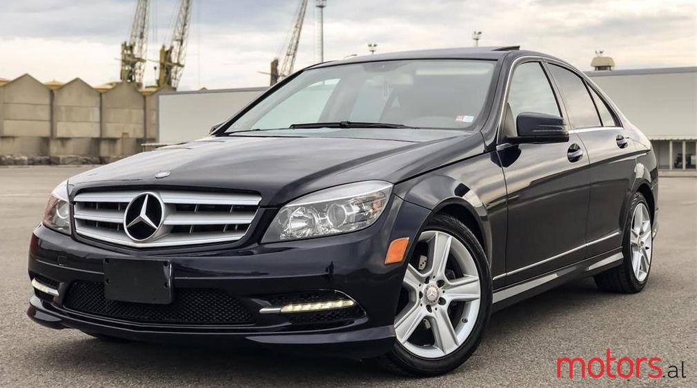 2011' Mercedes-Benz C 300 photo #1