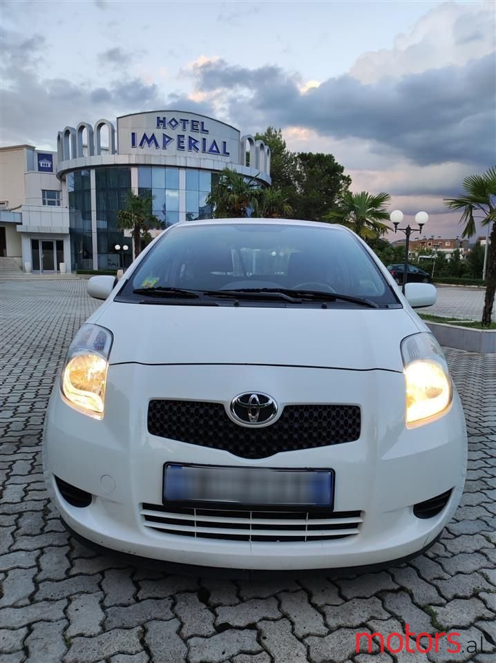 2007' Toyota Yaris photo #2