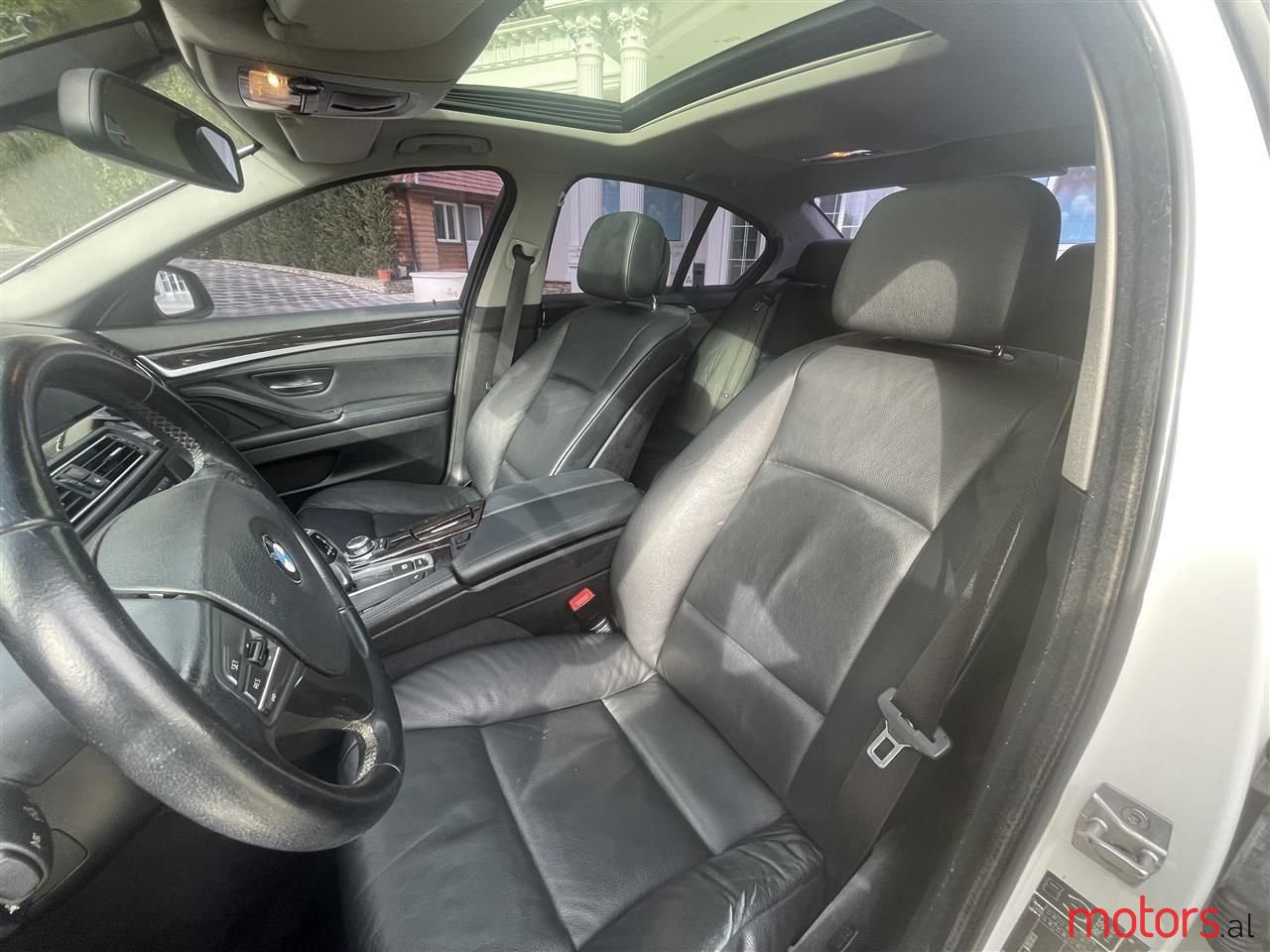 2011' BMW 520 photo #5