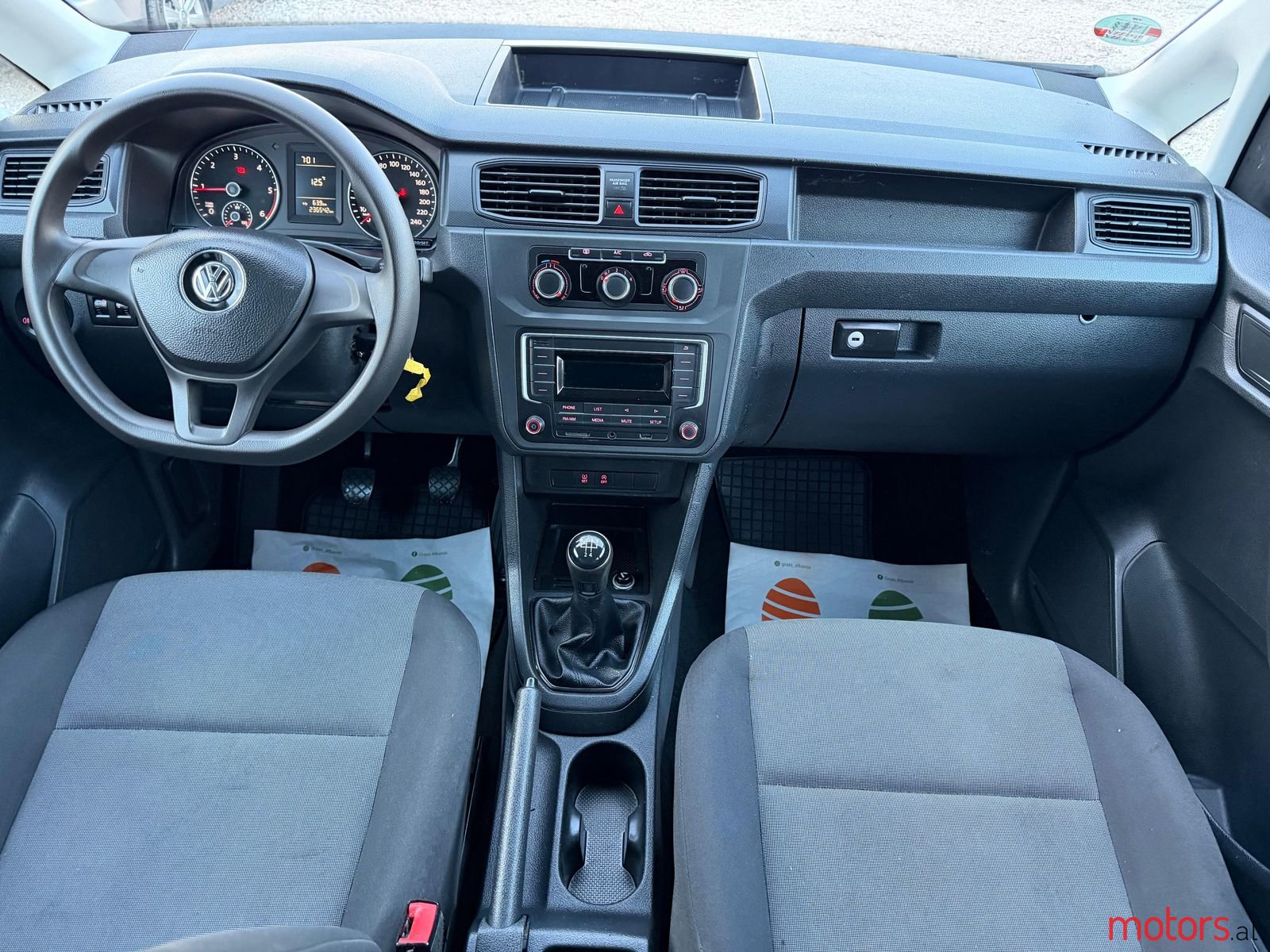 2017' Volkswagen Caddy photo #1