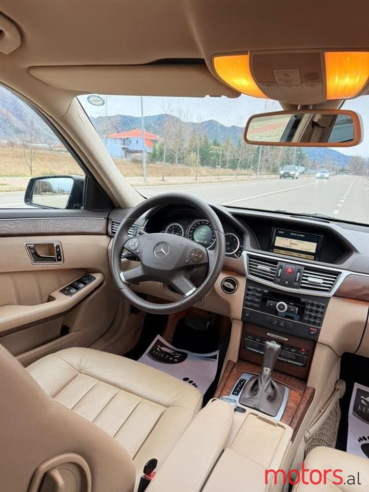 2010' Mercedes-Benz E 220 photo #2