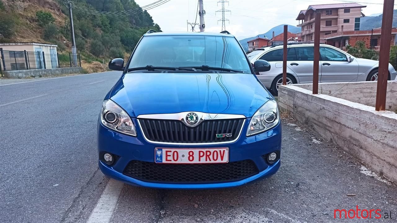 2011' Skoda Fabia photo #3