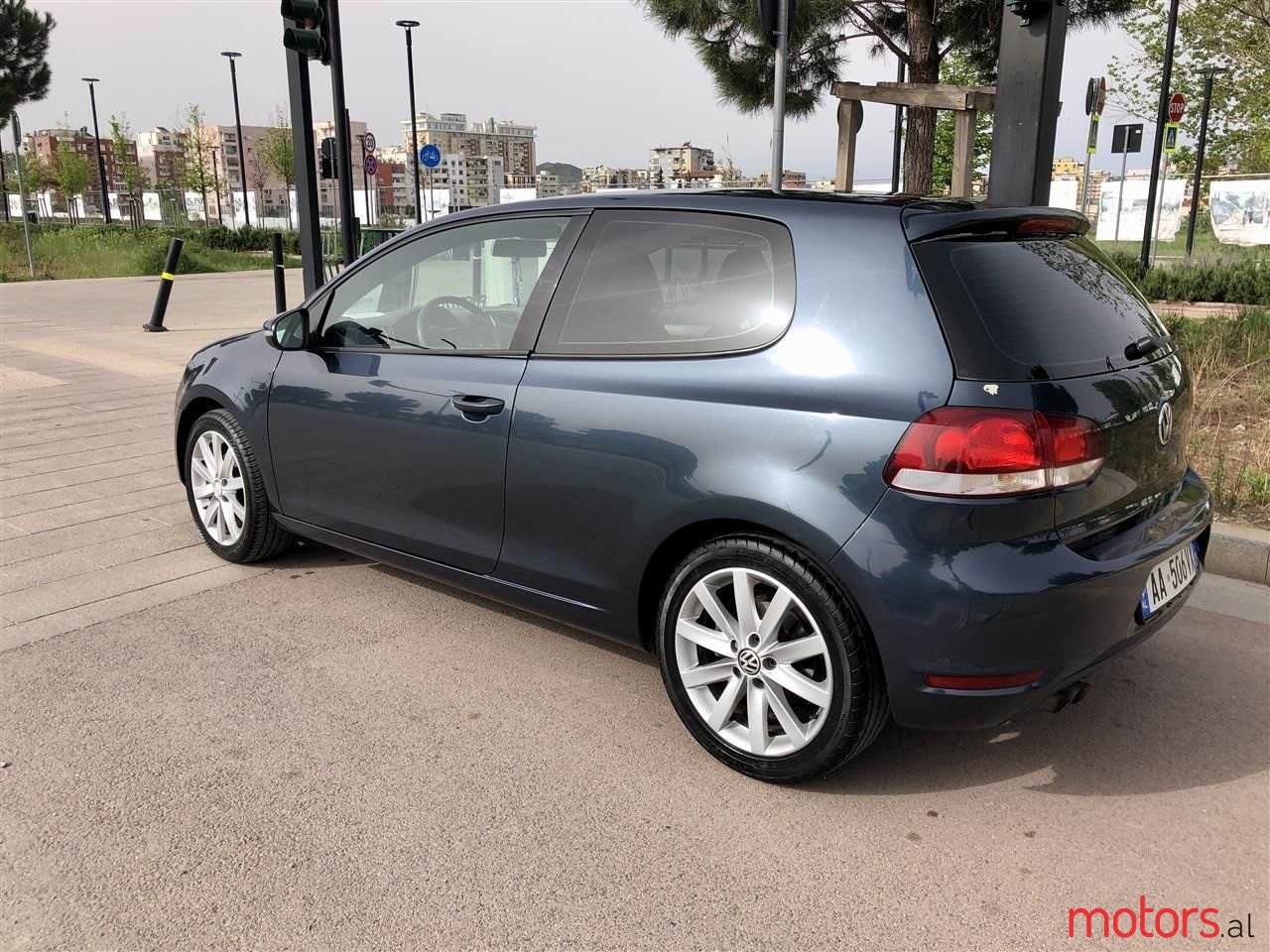 2011' Volkswagen Golf photo #3