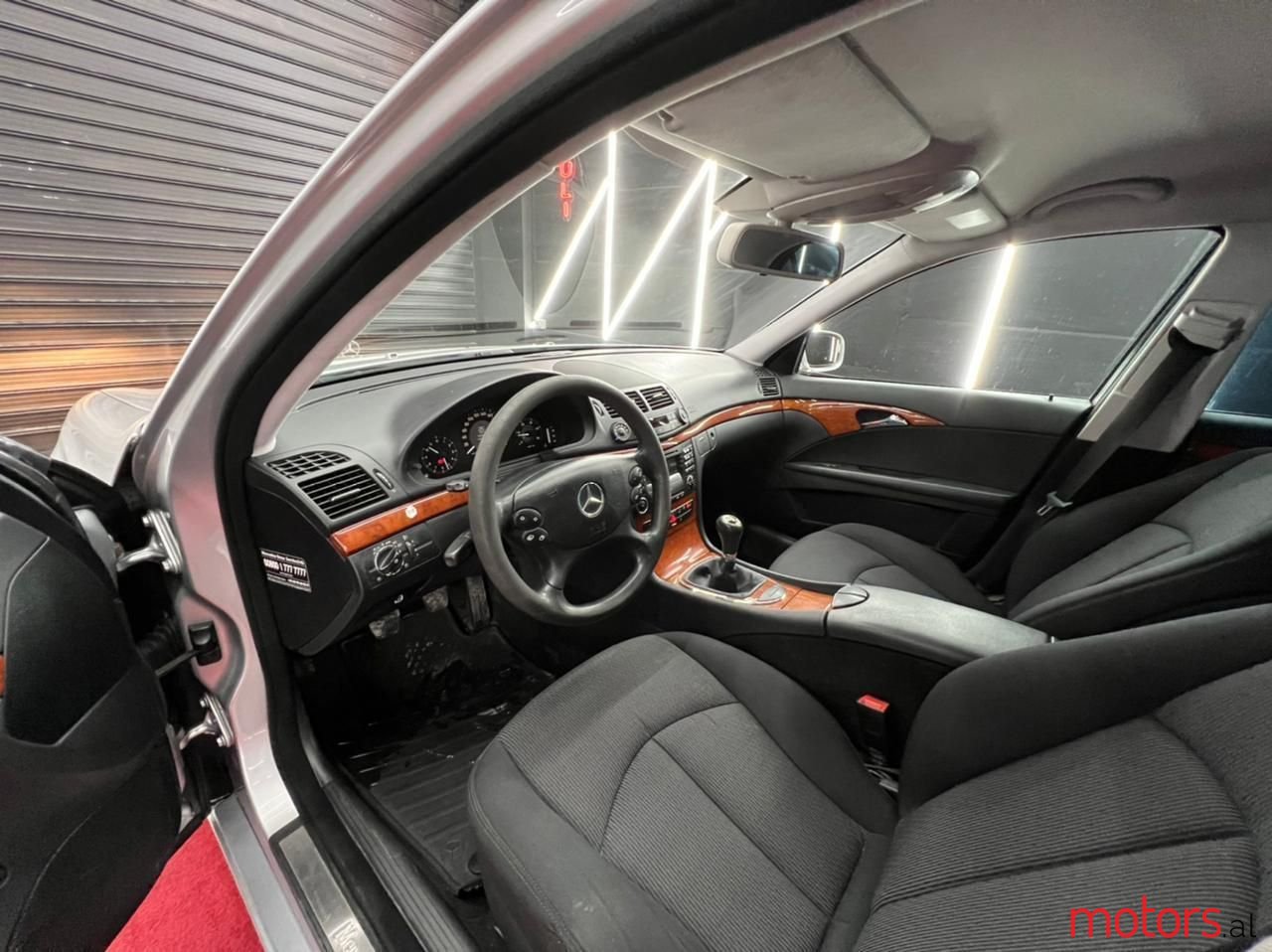 2008' Mercedes-Benz E 200 photo #3