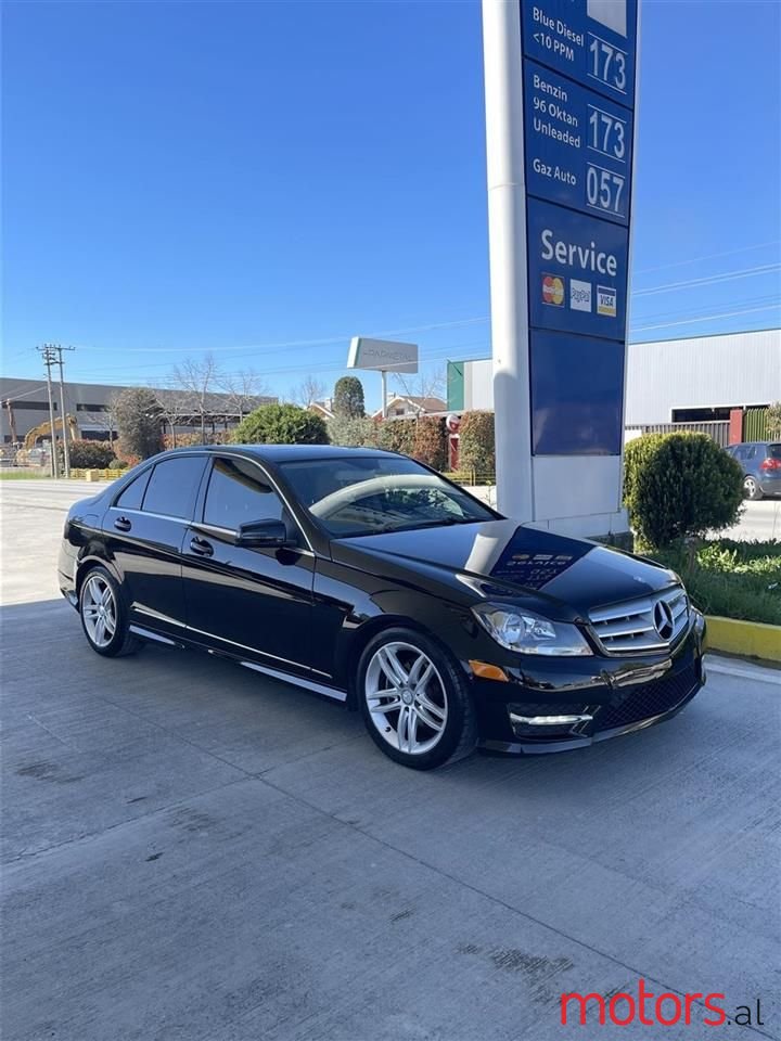 2012' Mercedes-Benz C 300 photo #1
