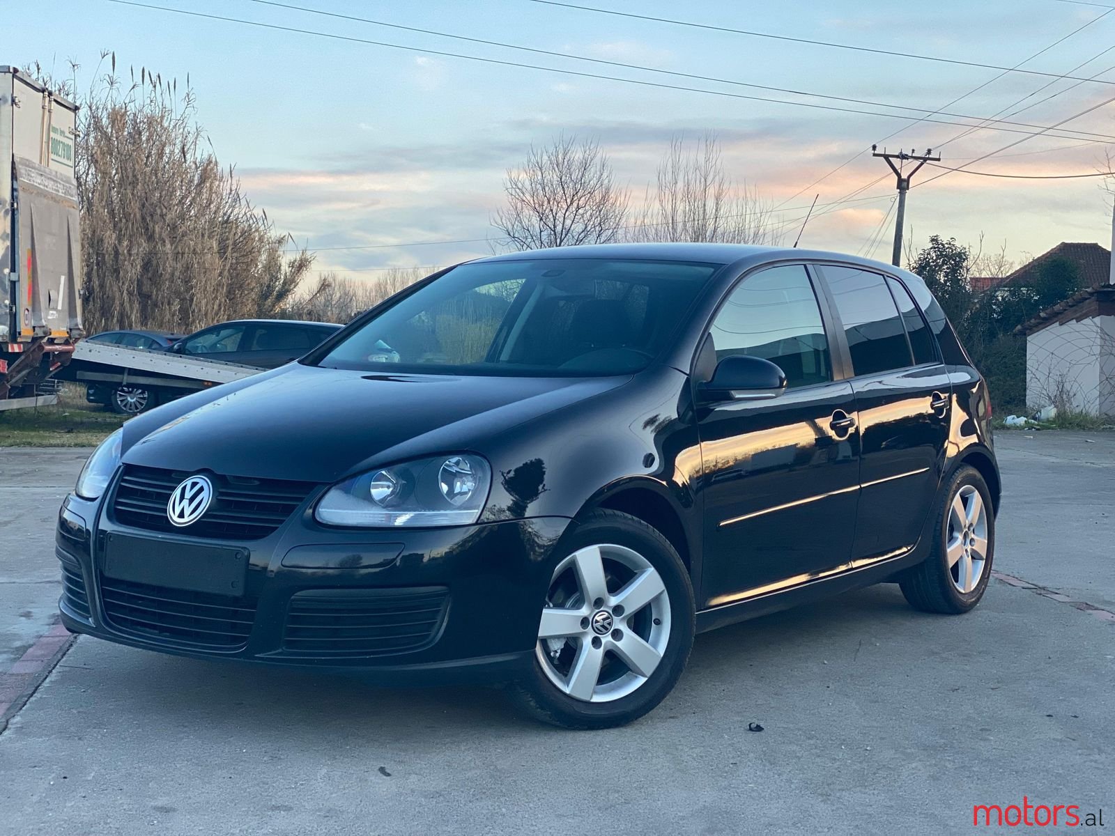 2008' Volkswagen Golf photo #1
