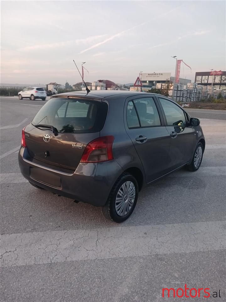 2008' Toyota Yaris photo #5