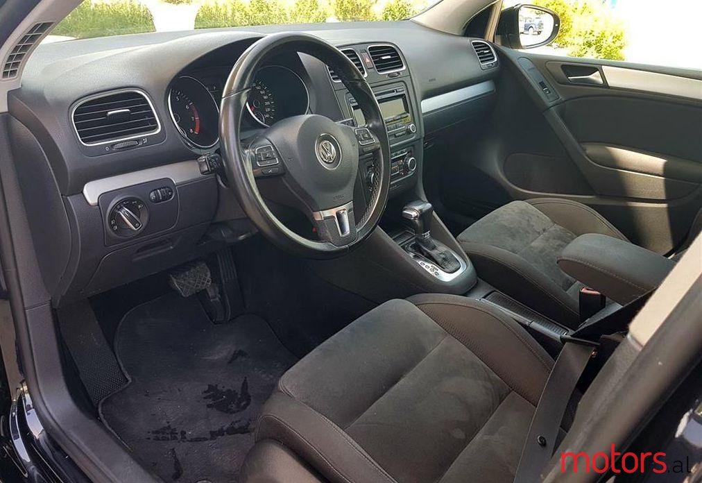 2009' Volkswagen Golf photo #1