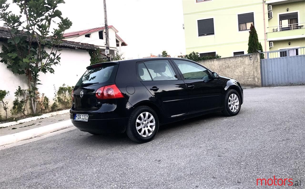 2004' Volkswagen Golf photo #3