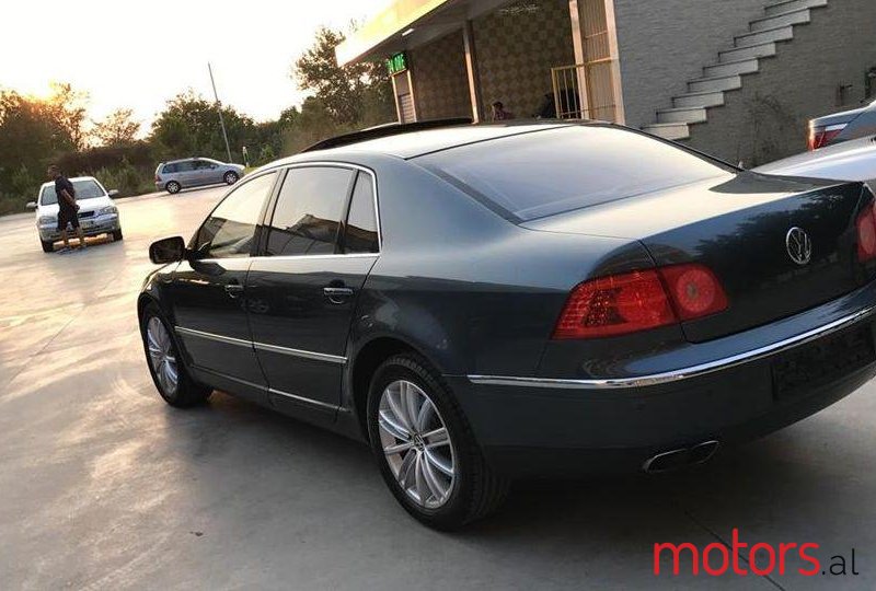 2004' Volkswagen Phaeton photo #1