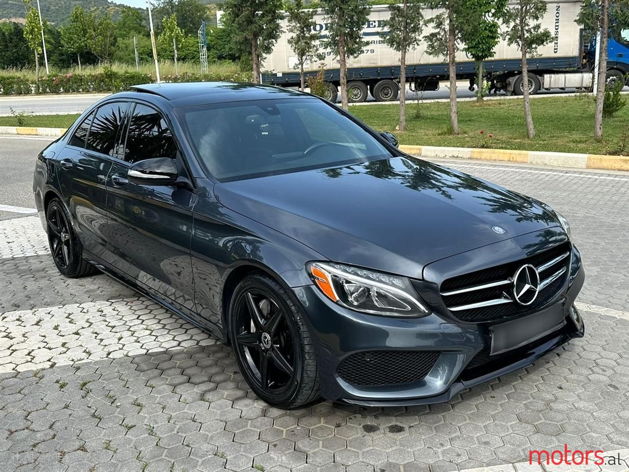 2015' Mercedes-Benz C 300 photo #1