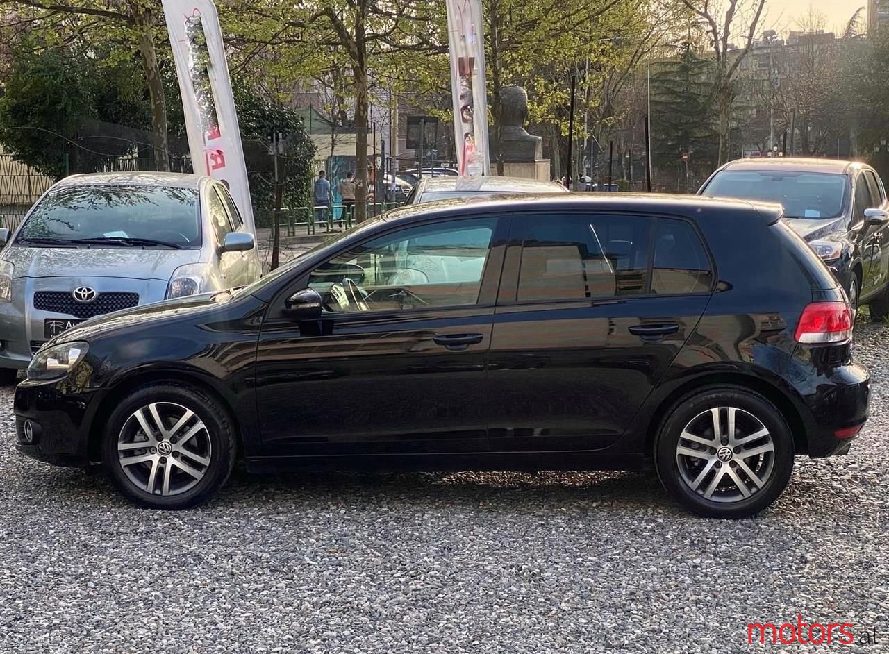 2009' Volkswagen Golf photo #6