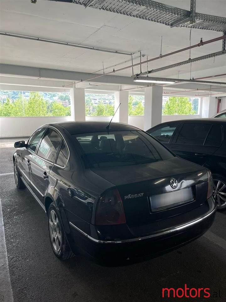 2002' Volkswagen Passat photo #4