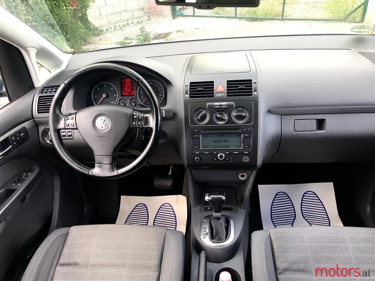 2006' Volkswagen Touran photo #5