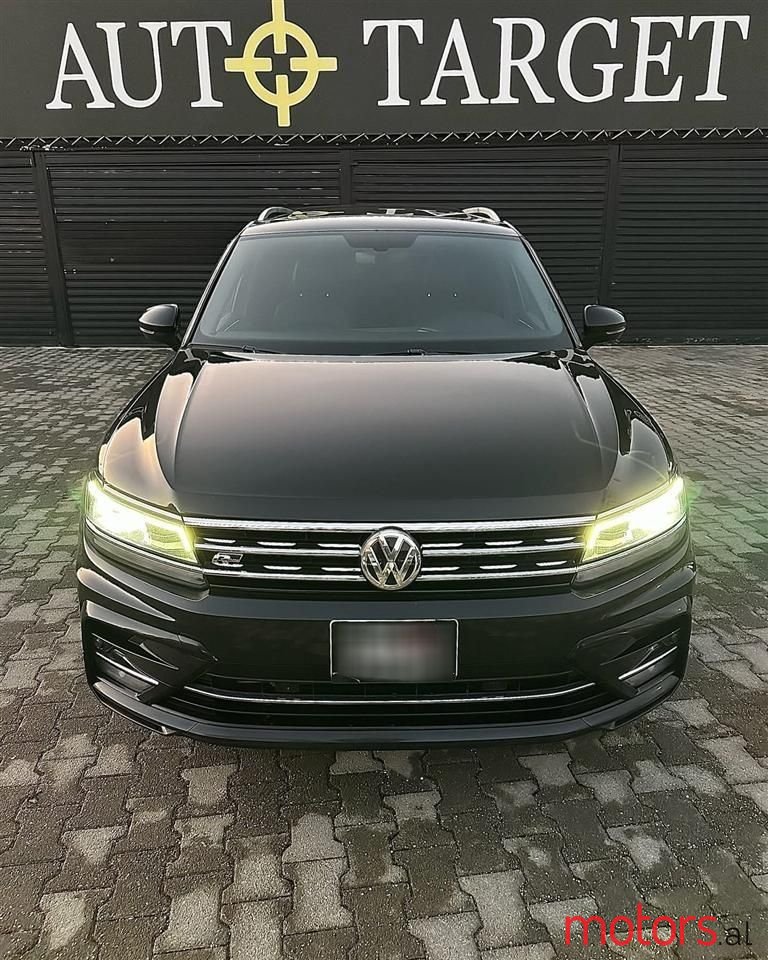 2018' Volkswagen Tiguan photo #3