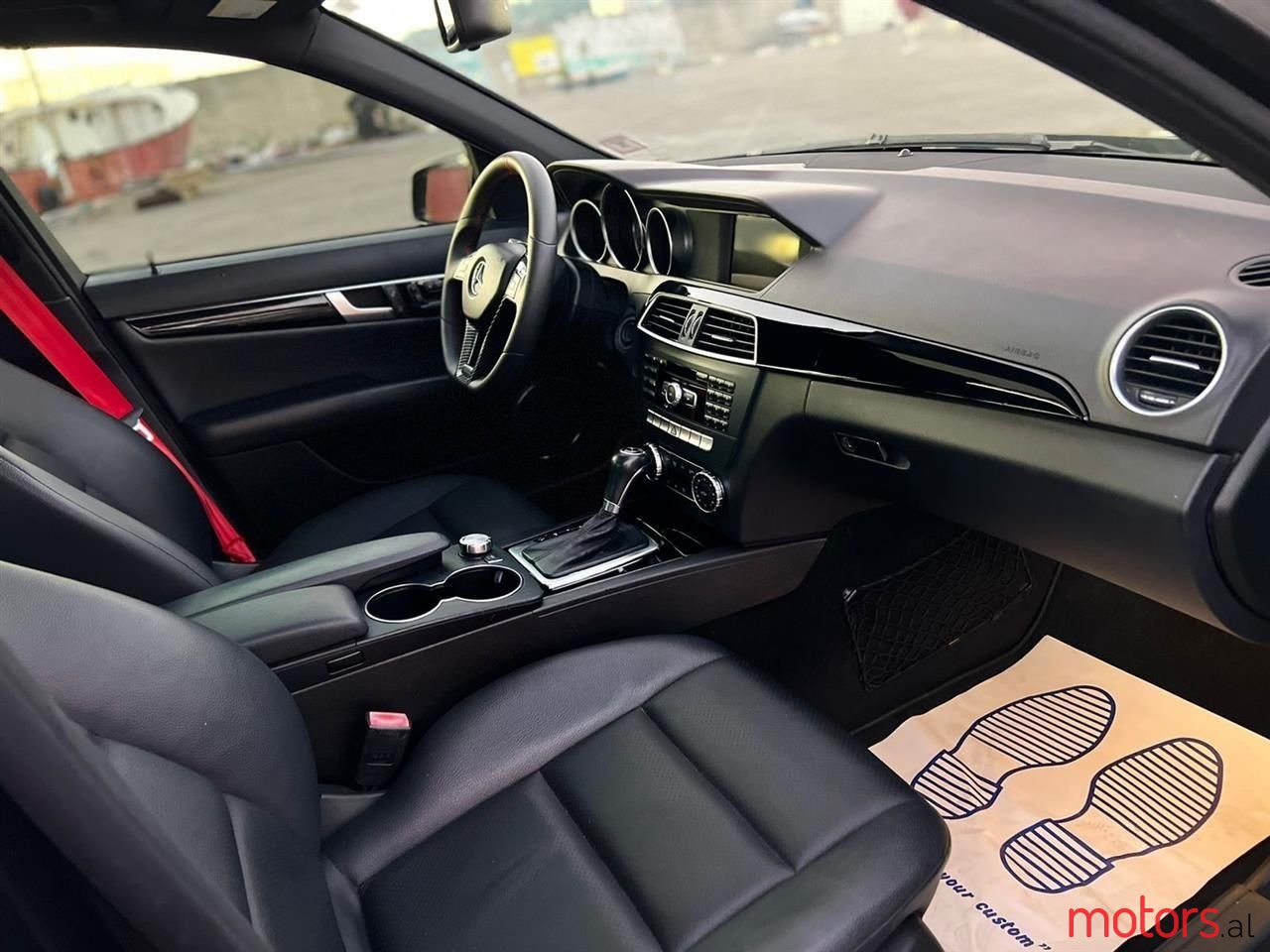 2012' Mercedes-Benz C 300 photo #6