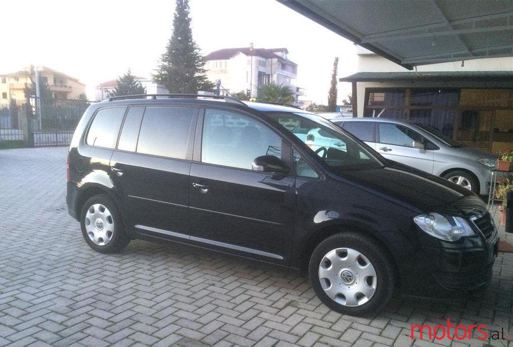 2008' Volkswagen Touran photo #1