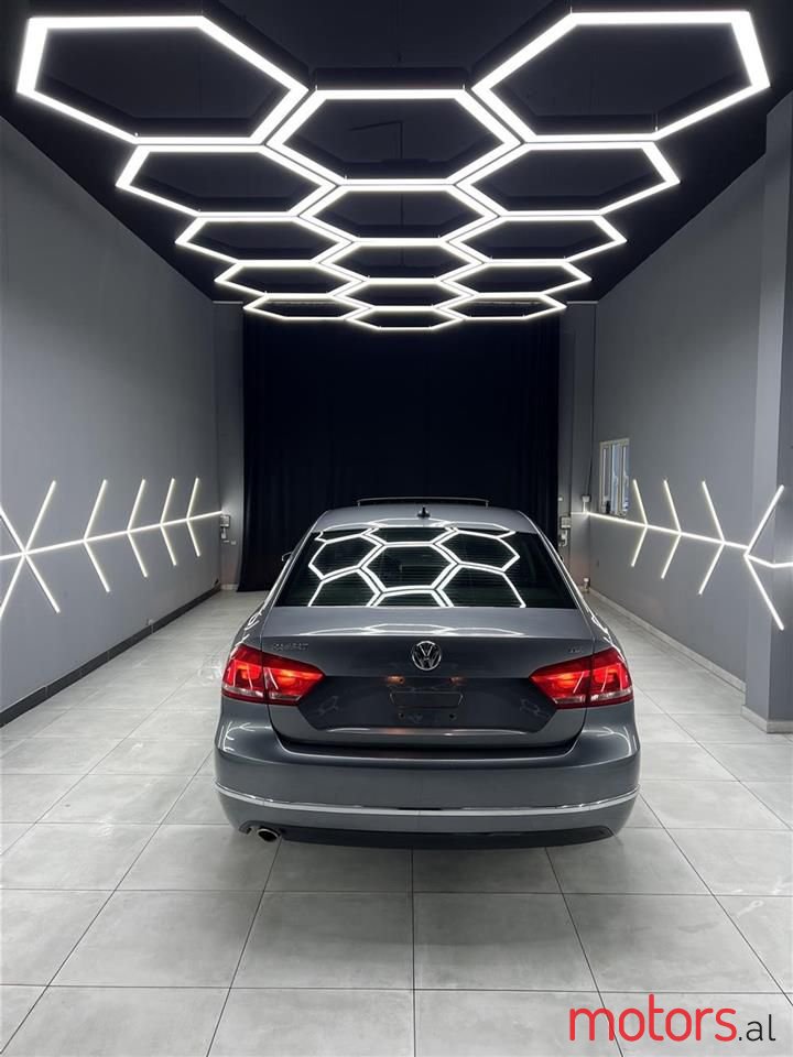 2012' Volkswagen Passat photo #2